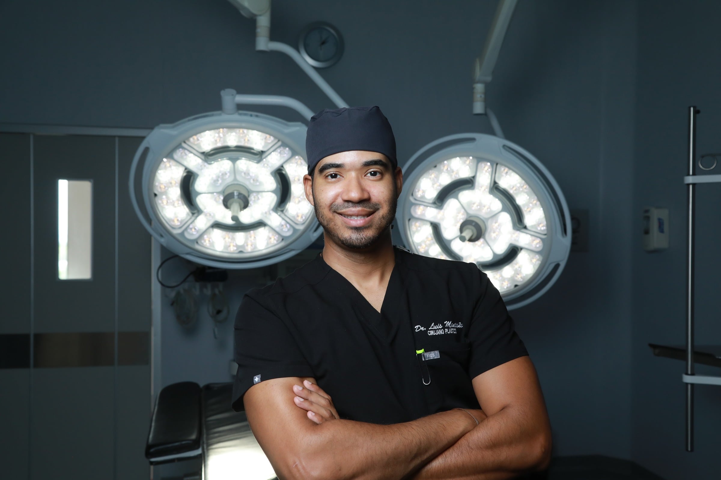Dr. Luis Francisco Montaño, certified plastic surgeon, in the operating room